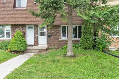 Condo Townhouse in Kingston