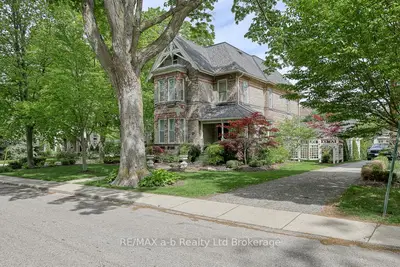 Detached in Woodstock