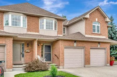 Condo Townhouse in Hamilton