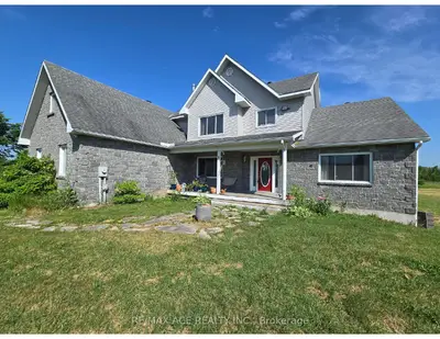 Detached in South Dundas