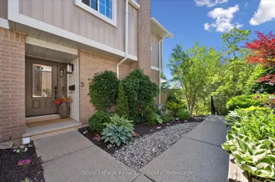 Condo Townhouse in Guelph