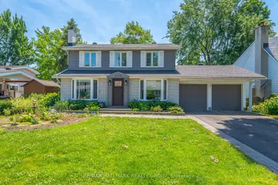 Detached in Beacon Hill North - South and Area