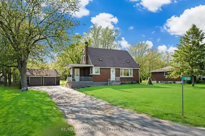 Detached in Port Colborne