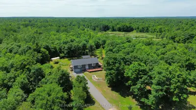 Detached in Central Frontenac