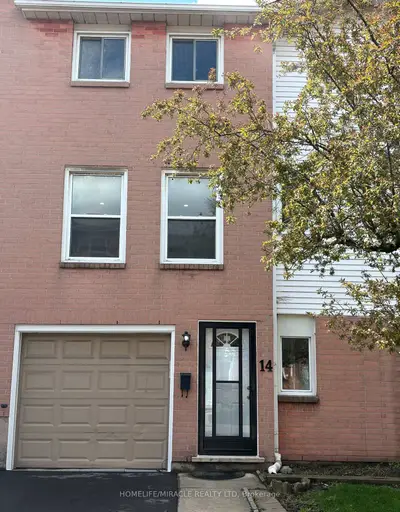 Condo Townhouse in Hamilton