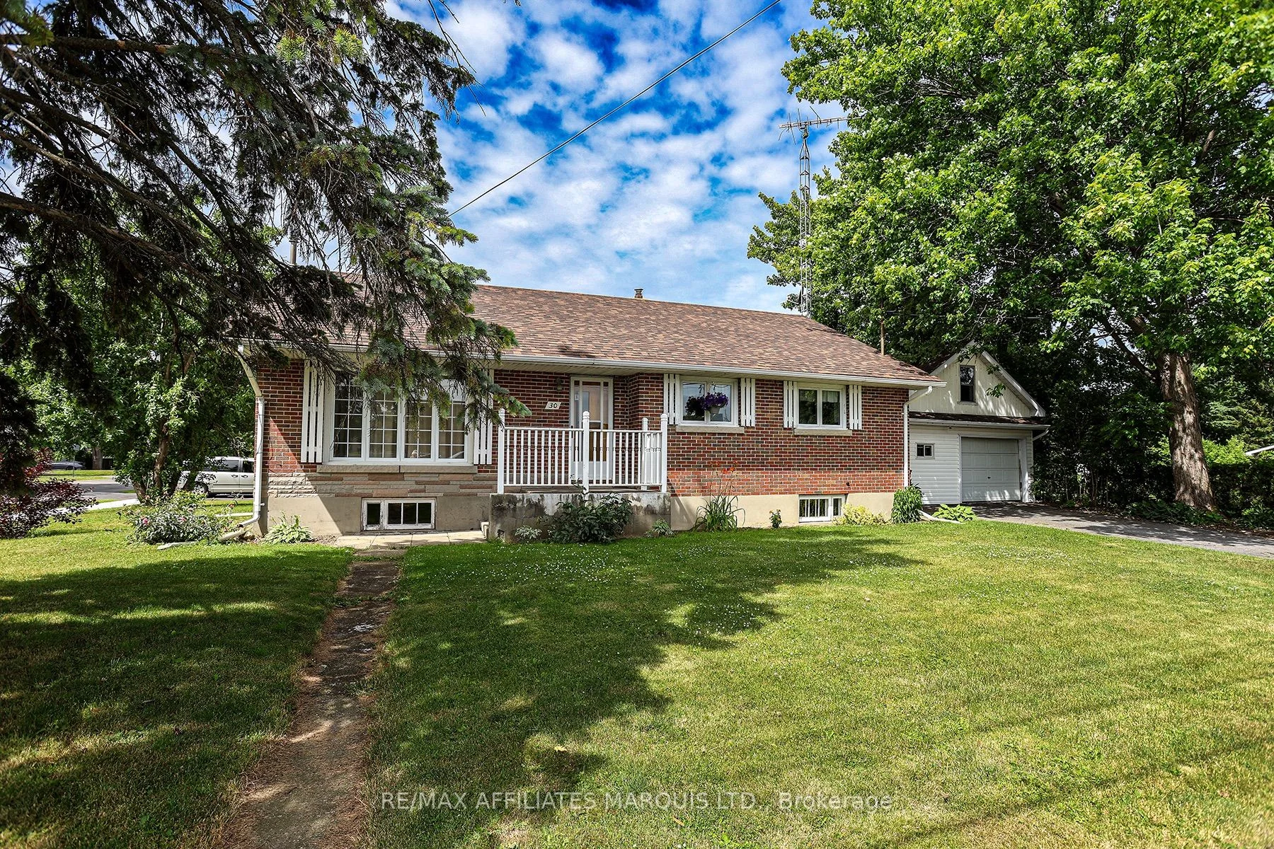 30 St.Lawrence Street, South Dundas, ON K0C 1X0