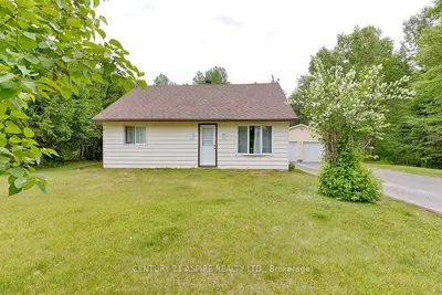 Detached in Laurentian Hills