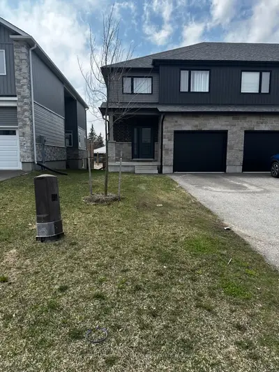 Att/Row/Townhouse in Minto