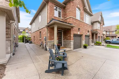 Att/Row/Townhouse in Grimsby