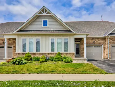 Att/Row/Townhouse in St. Catharines