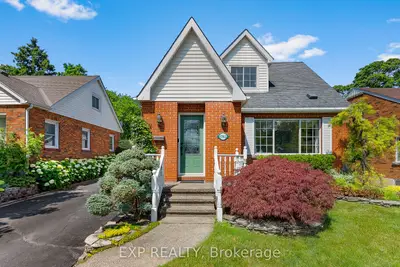 Detached in Niagara Falls
