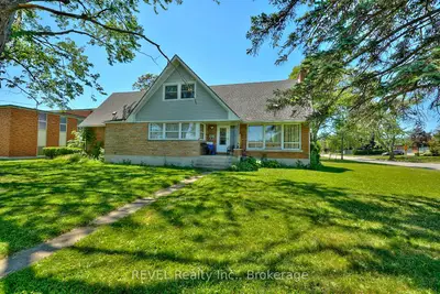 Detached in Niagara Falls