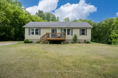 Detached in Deseronto