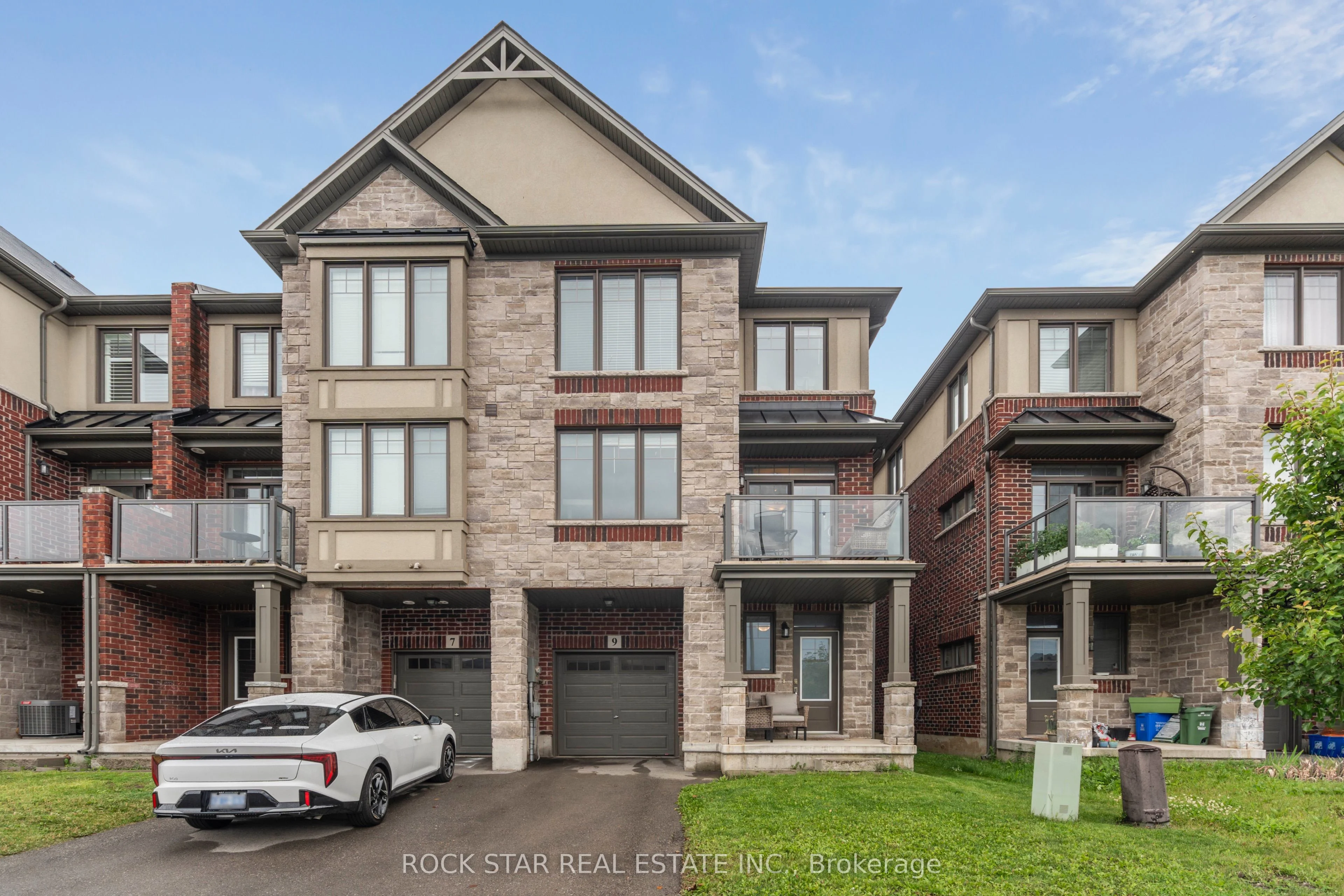 Att/Row/Townhouse in Hamilton