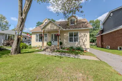 Detached in North Bay