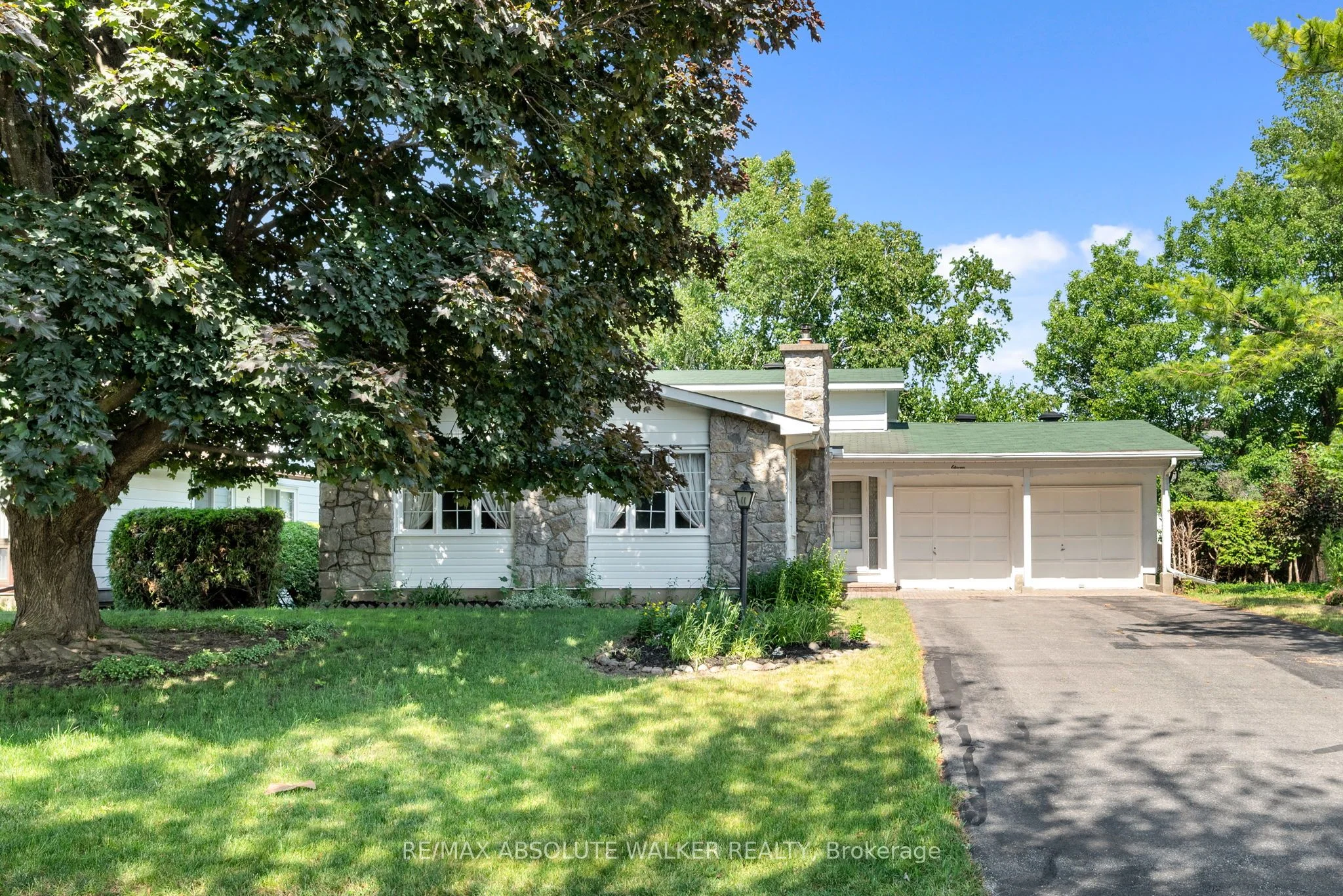 11 Suffolk Street, Meadowlands - Crestview and Area, ON K2G 3P5