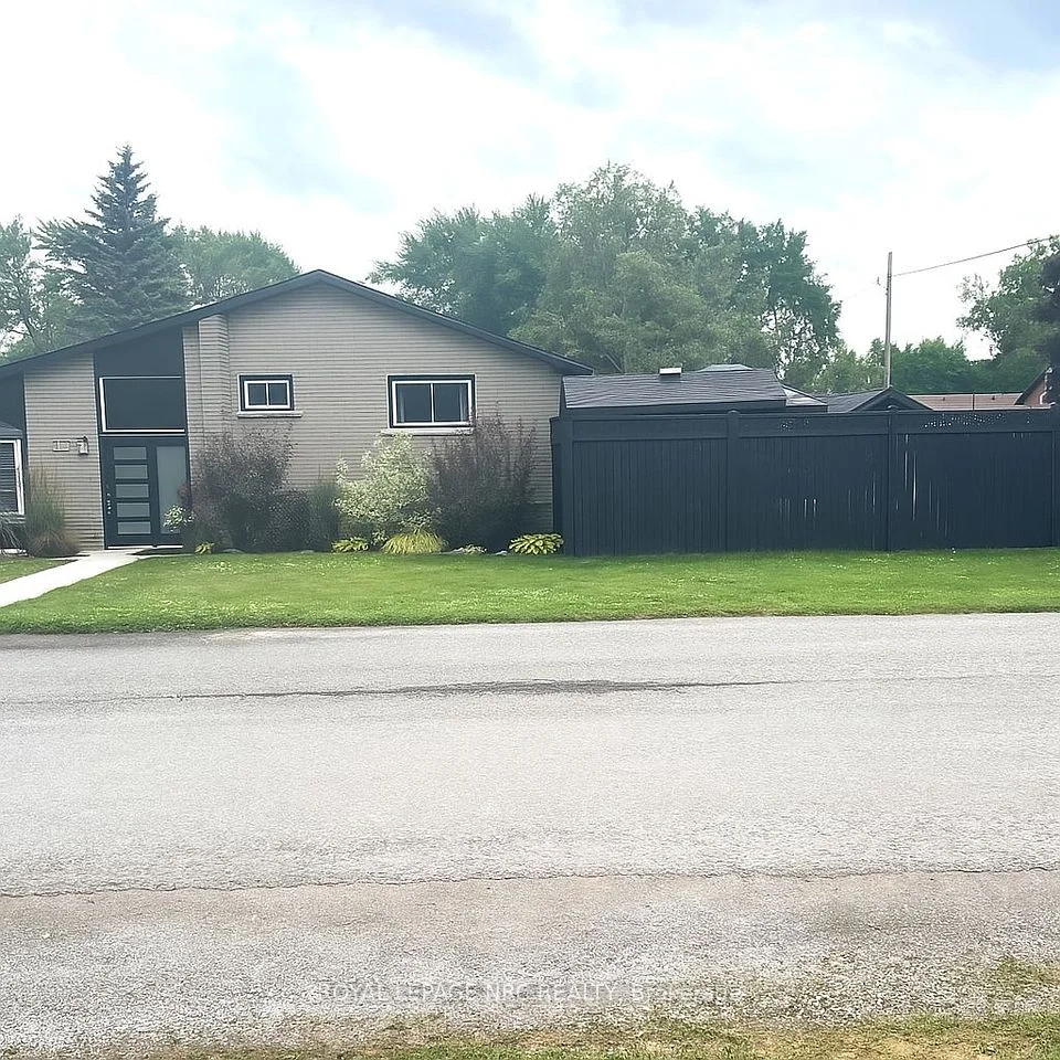 8305 Parkway Drive, Niagara Falls, ON L2G 6W8
