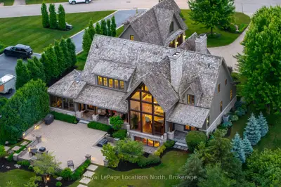 Detached in Blue Mountains