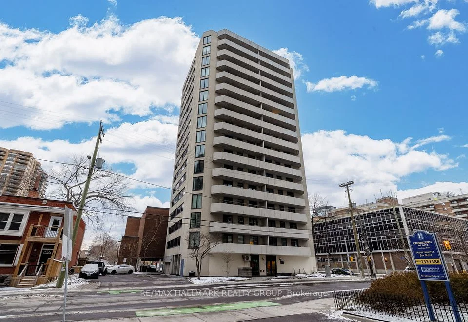 200 Bay Street 202, Ottawa Centre, ON K1R 7W8