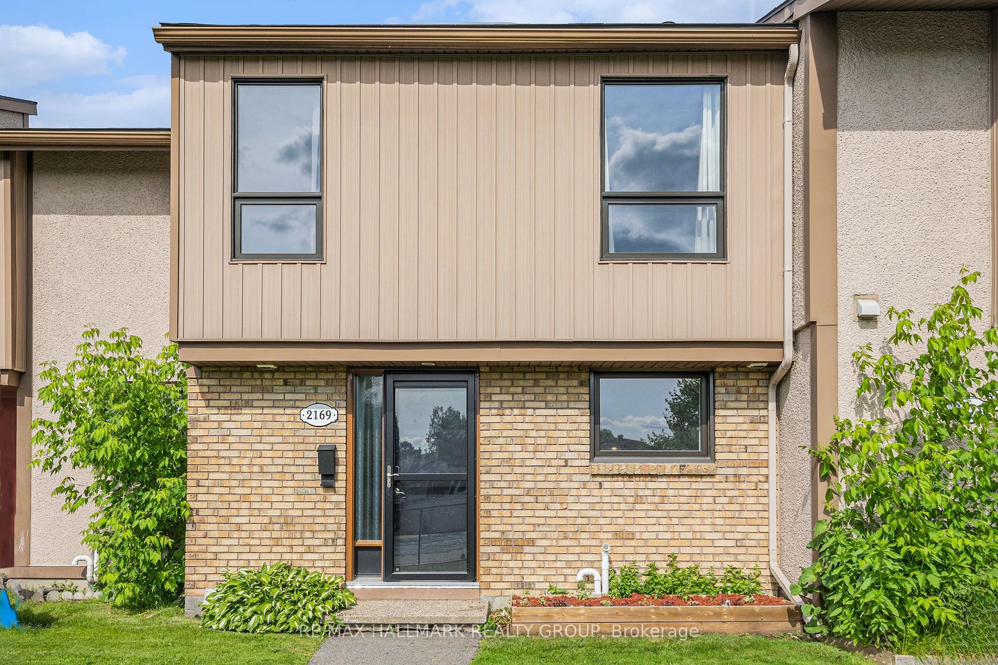 2169 Stonehenge Crescent, Cyrville - Carson Grove - Pineview, On K1b 4n7