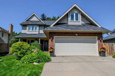 Detached in Niagara Falls