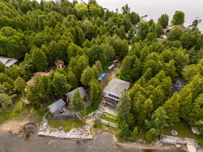 Detached in Northern Bruce Peninsula