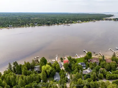 Detached in Northern Bruce Peninsula