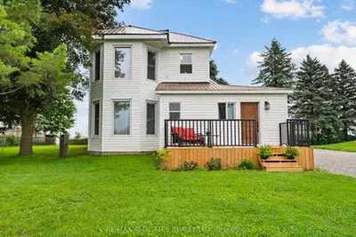 Detached in Montague