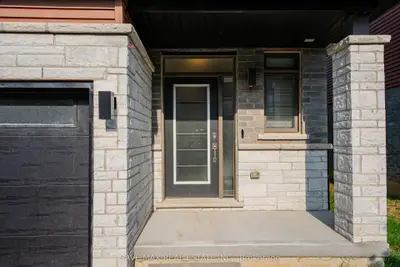 Att/Row/Townhouse in Brant
