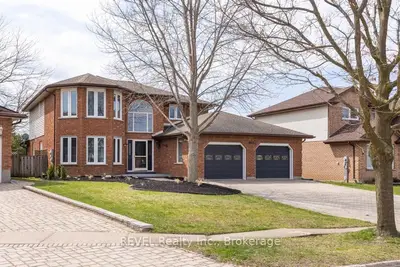 Detached in Niagara Falls