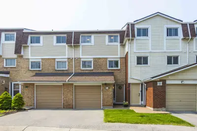 Condo Townhouse in Hamilton