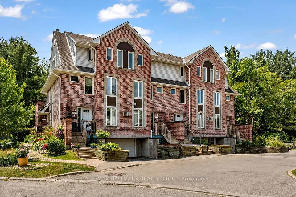 1 Timberview Way 4, Bells Corners and South to Fallowfield, ON K2H 9M7