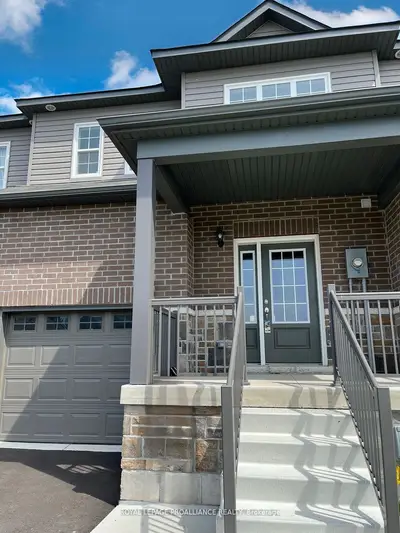 Att/Row/Townhouse in Cobourg