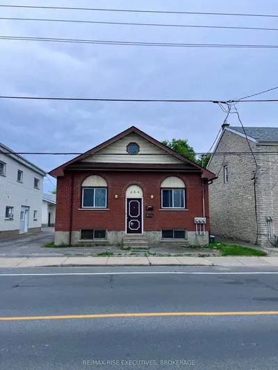 Duplex in Kingston