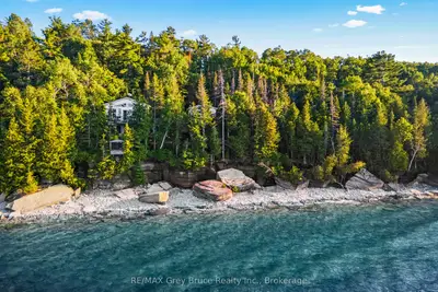 Detached in Northern Bruce Peninsula
