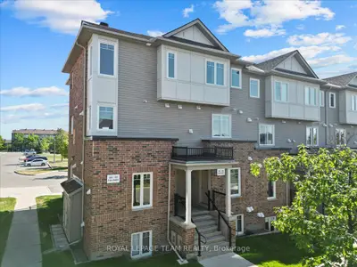 Condo Apartment in Barrhaven