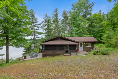 Detached in Lanark Highlands