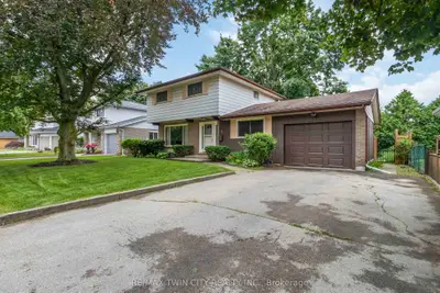 Detached in Brantford