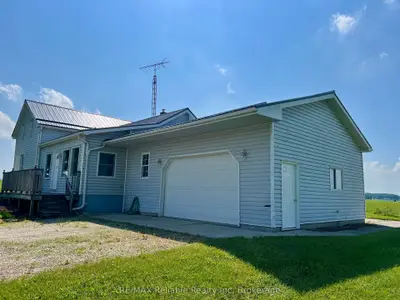 Detached in North Huron