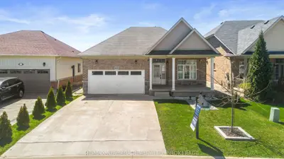 Detached in Niagara Falls