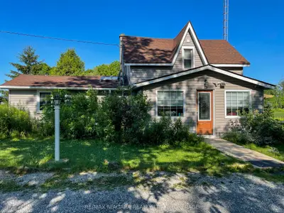 Detached in Niagara Falls