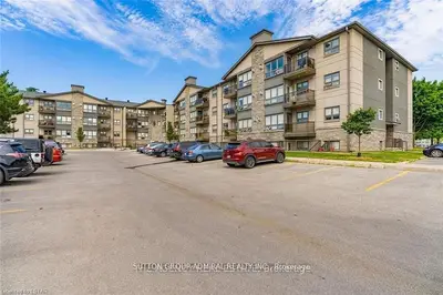Condo Townhouse in London North