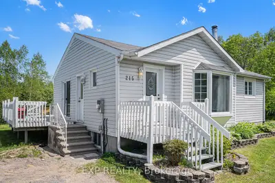Detached in Russell