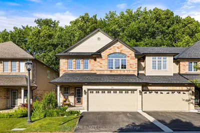Condo Townhouse in Hamilton