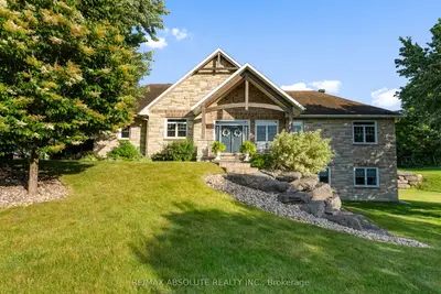 Semi-Detached in McNab/Braeside