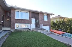 86 Elvaston Avenue A, South of Baseline to Knoxdale, ON K2G 3X9