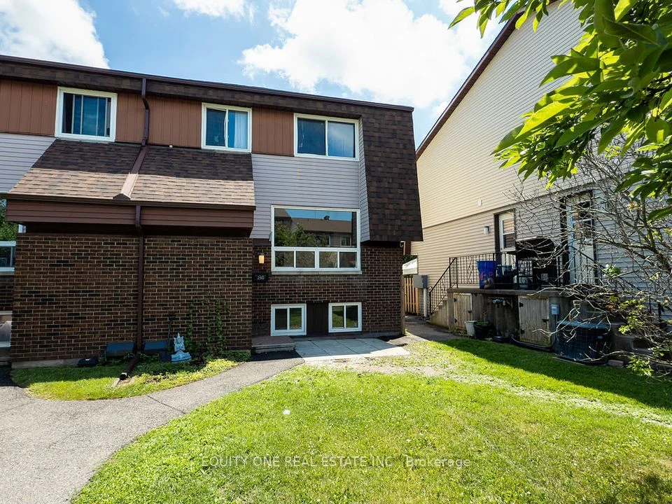 28D Woodvale Green , South of Baseline to Knoxdale, ON K2G 4H4