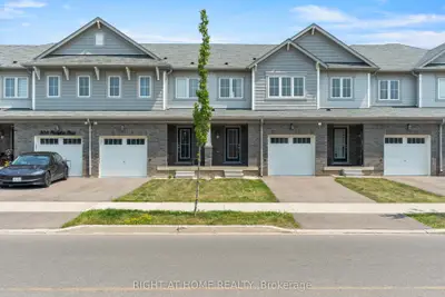 Att/Row/Townhouse in Hamilton