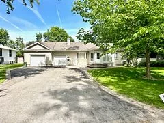 881 Killeen Avenue, McKellar Heights - Glabar Park and Area, ON K2A 2X8