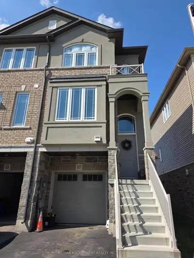 Att/Row/Townhouse in Hamilton